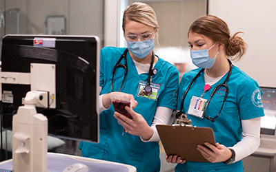 Nursing students collaborate in sim lab